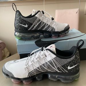 Brand New in box - Never Worn - Nike Air Vapormax Run - Women’s 9.5